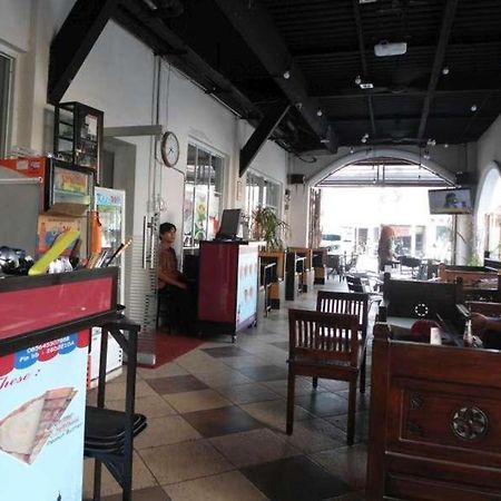 Vindhika Hotel Pengayoman Макасар Екстер'єр фото